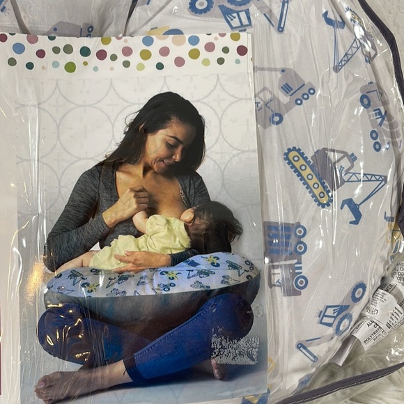 LITTLE ME Feeding Pillow & Nursing/Breast Feeding Essential/Tummy Time NEW - Picture 2 of 7